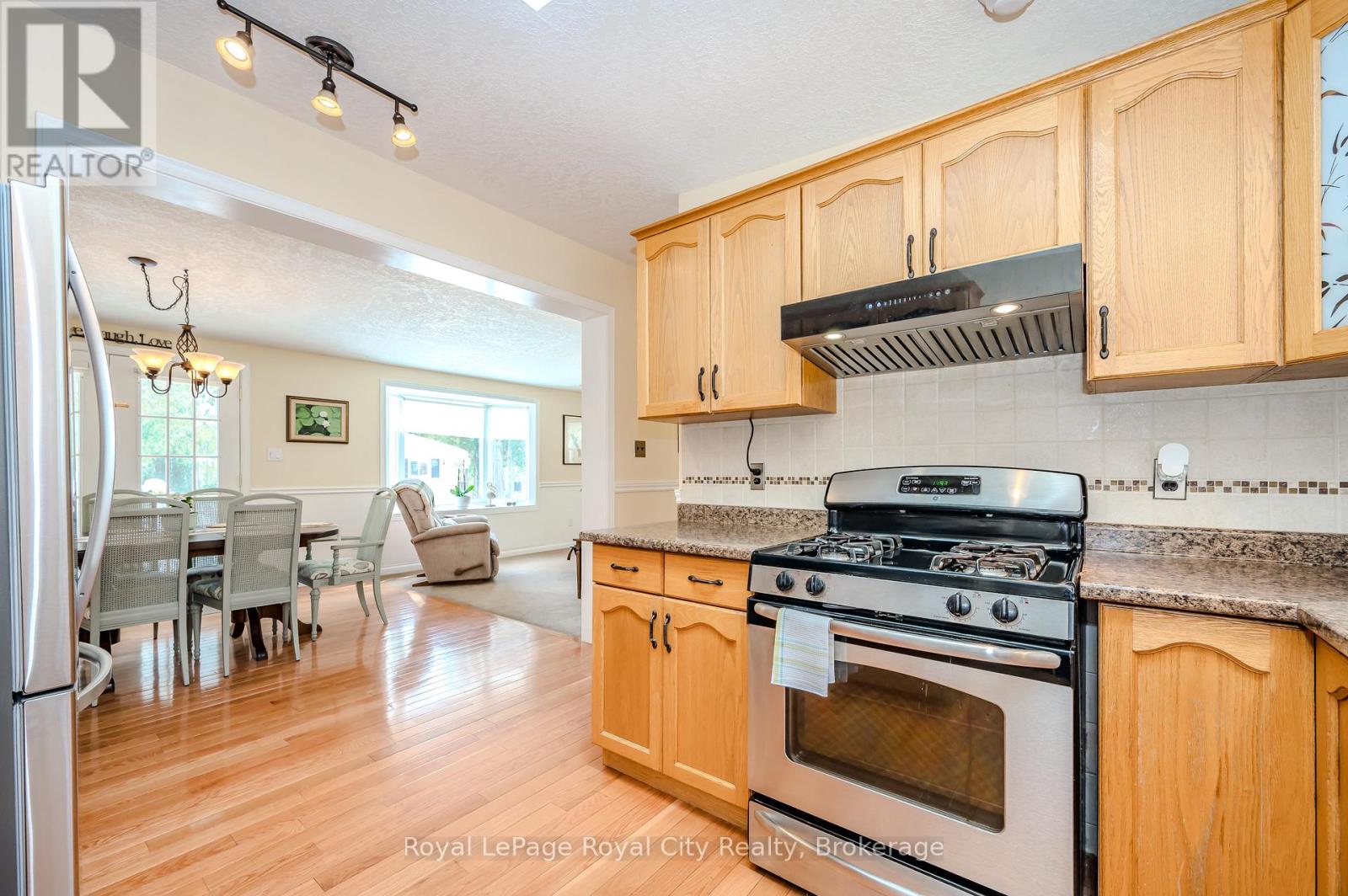 11 Spruce Avenue, Puslinch, Ontario  N1H 6H9 - Photo 6 - X11971603