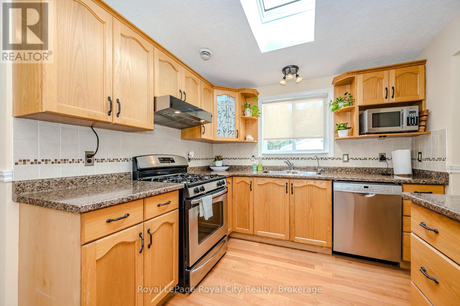 11 Spruce Avenue, Puslinch, Ontario  N1H 6H9 - Photo 5 - X11971603