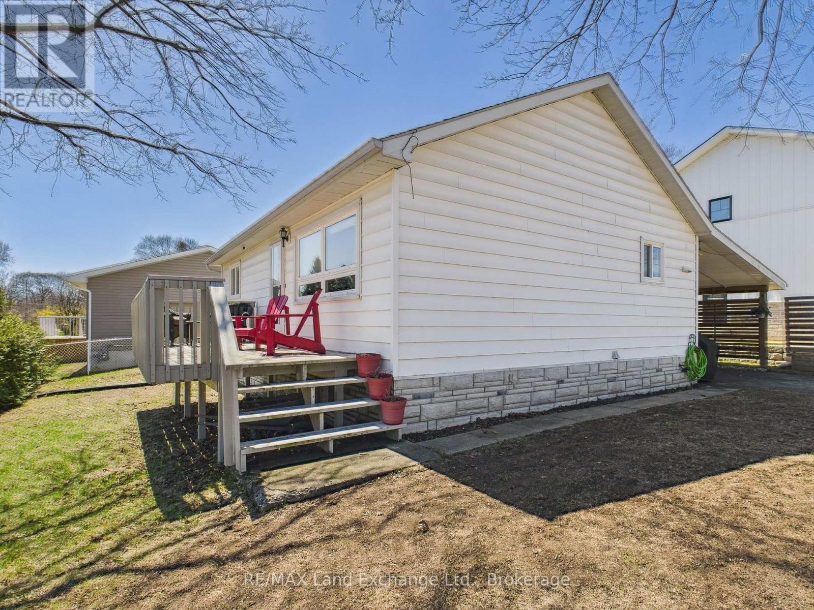 1070 Princes Street N, Kincardine, Ontario  N2Z 1X8 - Photo 2 - X12100414