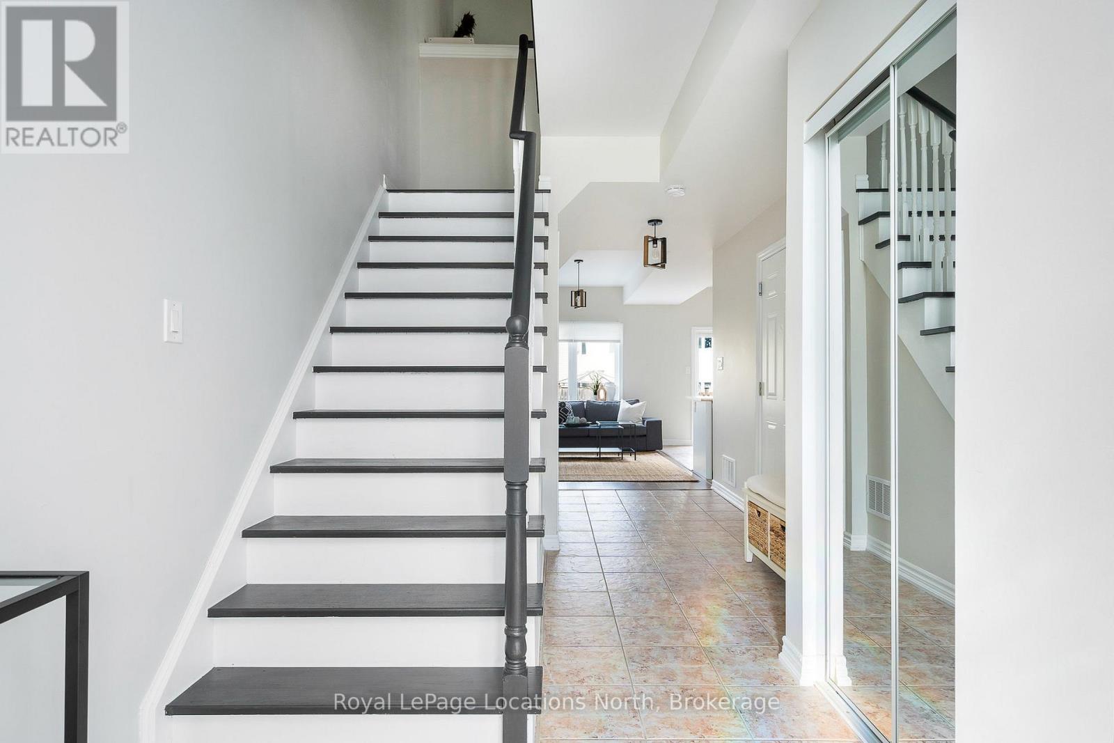 21 Arcadia Road, Wasaga Beach, Ontario  L9Z 3C7 - Photo 4 - S12100438