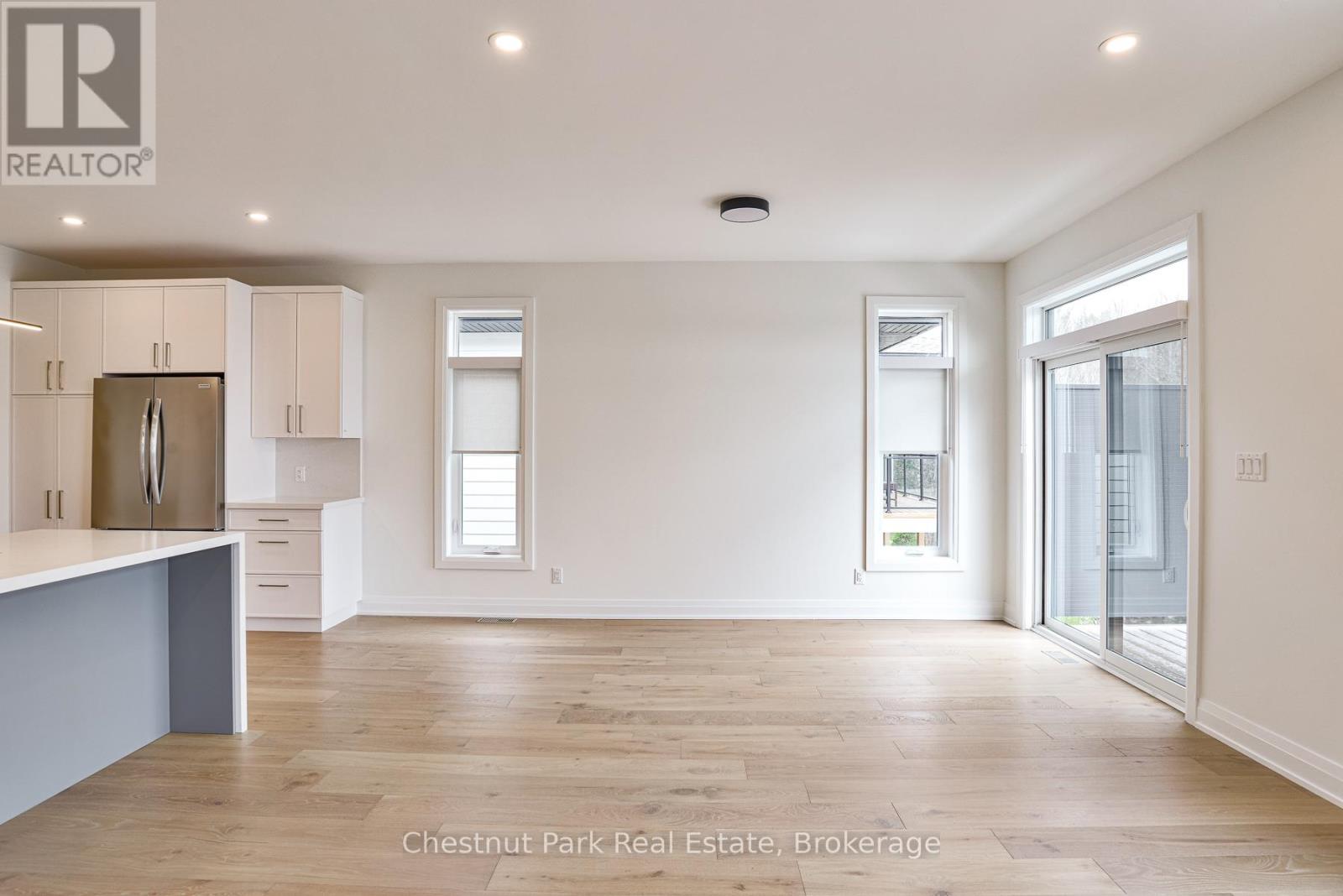 25 Jack Street, Huntsville, Ontario  P1H 0G4 - Photo 10 - X12100481