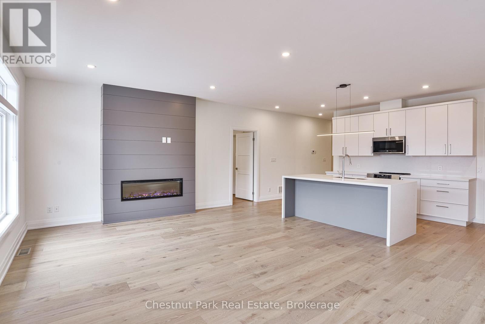 25 Jack Street, Huntsville, Ontario  P1H 0G4 - Photo 11 - X12100481