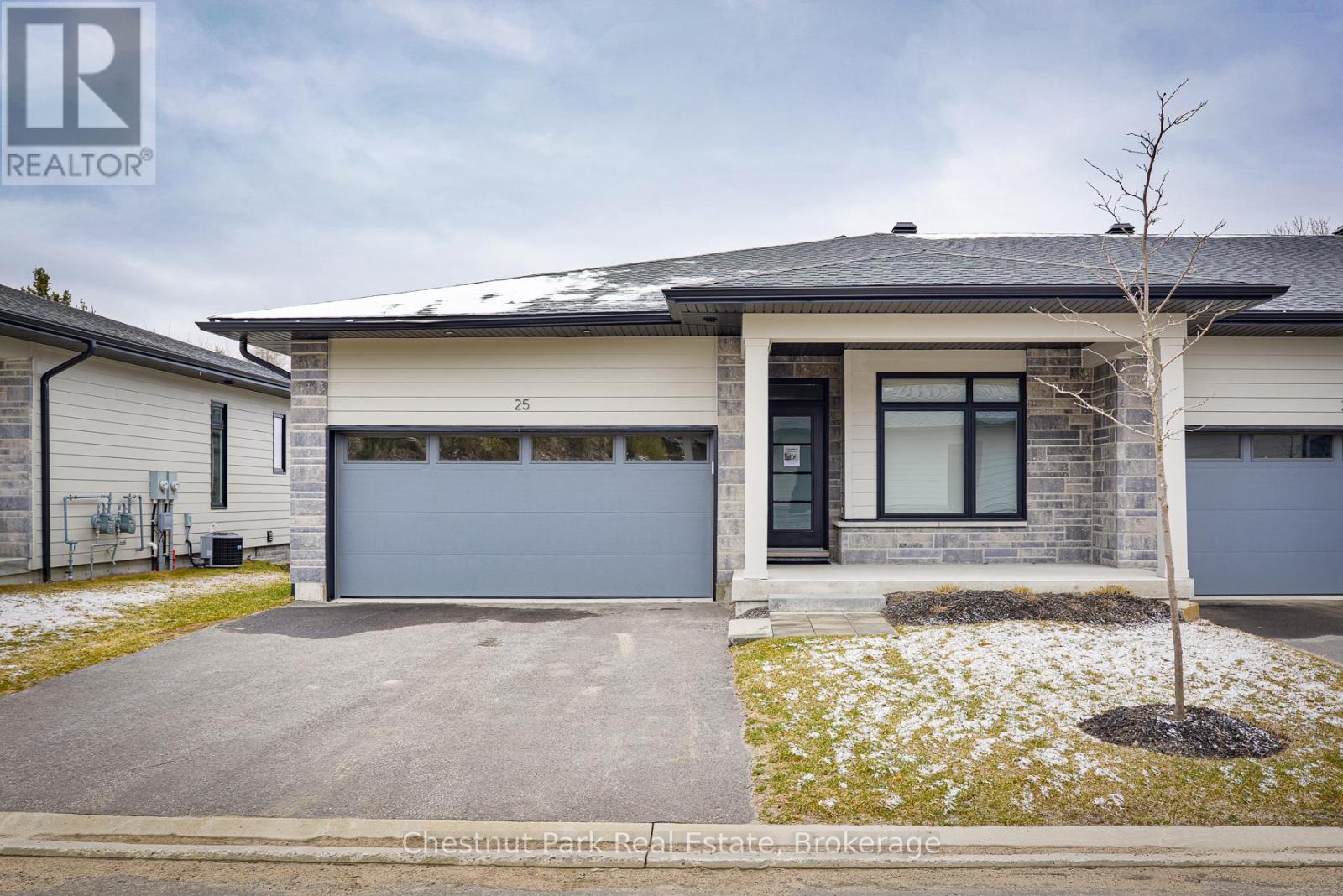 25 Jack Street, Huntsville, Ontario  P1H 0G4 - Photo 2 - X12100481