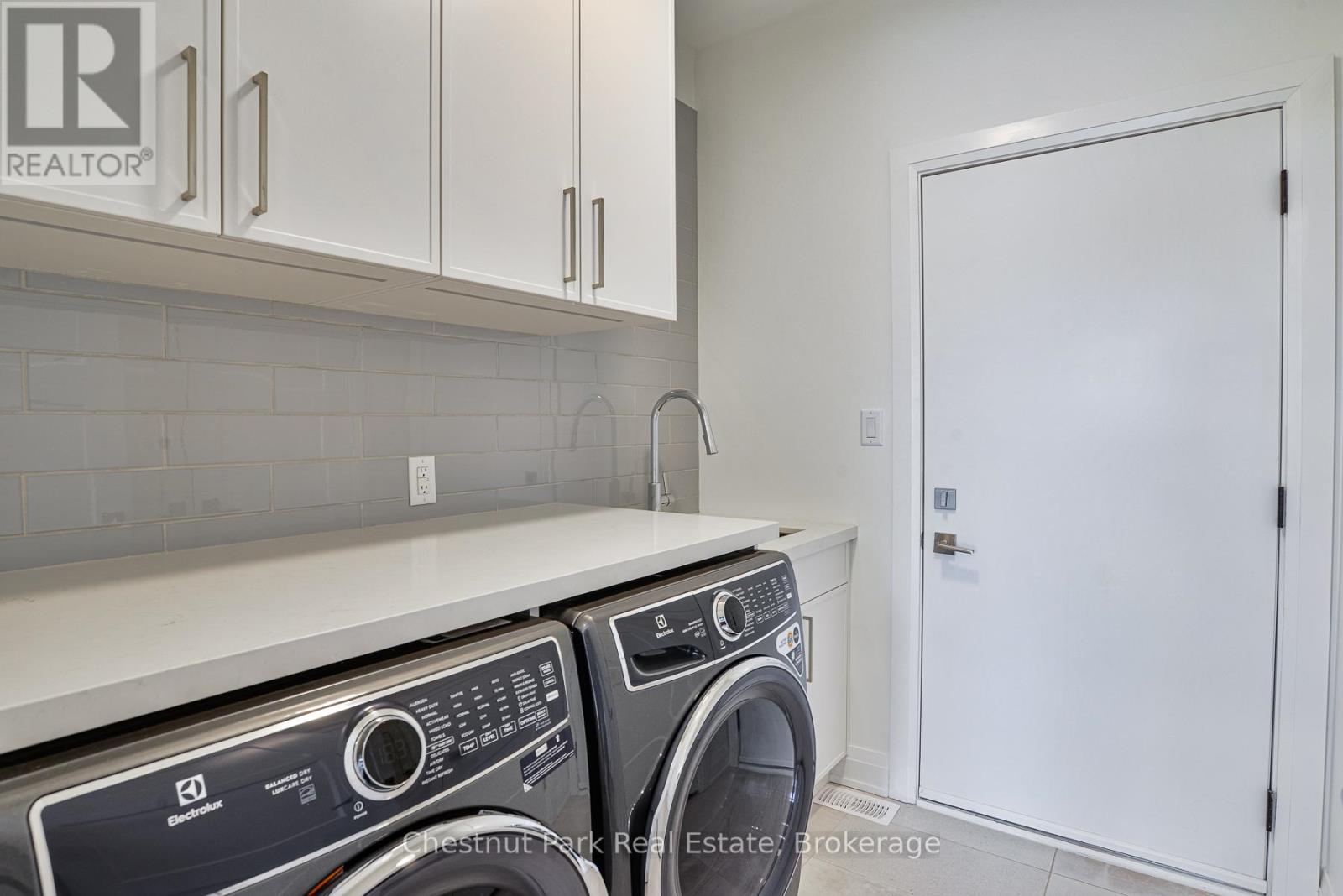 25 Jack Street, Huntsville, Ontario  P1H 0G4 - Photo 22 - X12100481