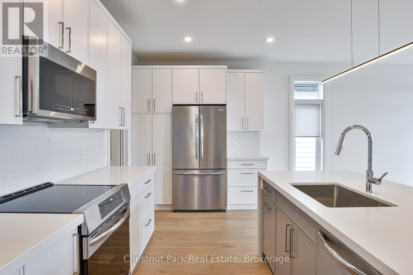 25 Jack Street, Huntsville, Ontario  P1H 0G4 - Photo 8 - X12100481
