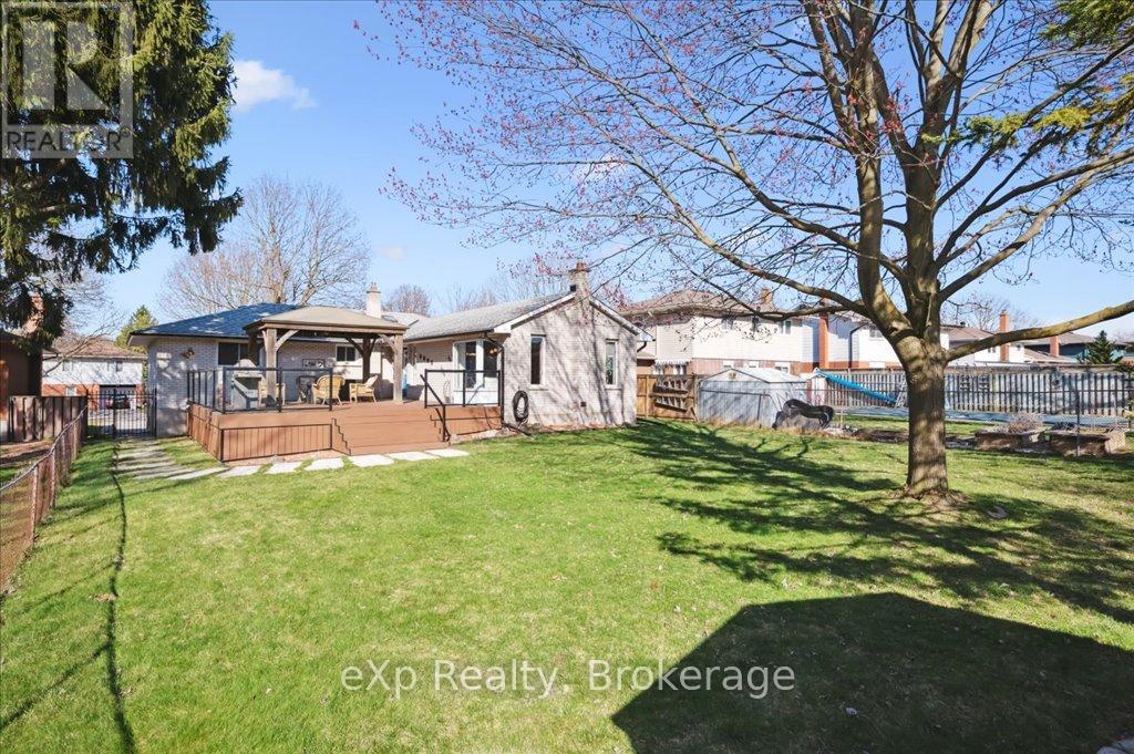28 Elmhurst Crescent, Guelph, Ontario  N1H 6C7 - Photo 5 - X12100501