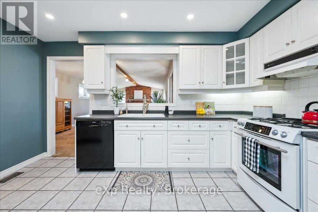 28 Elmhurst Crescent, Guelph, Ontario  N1H 6C7 - Photo 9 - X12100501