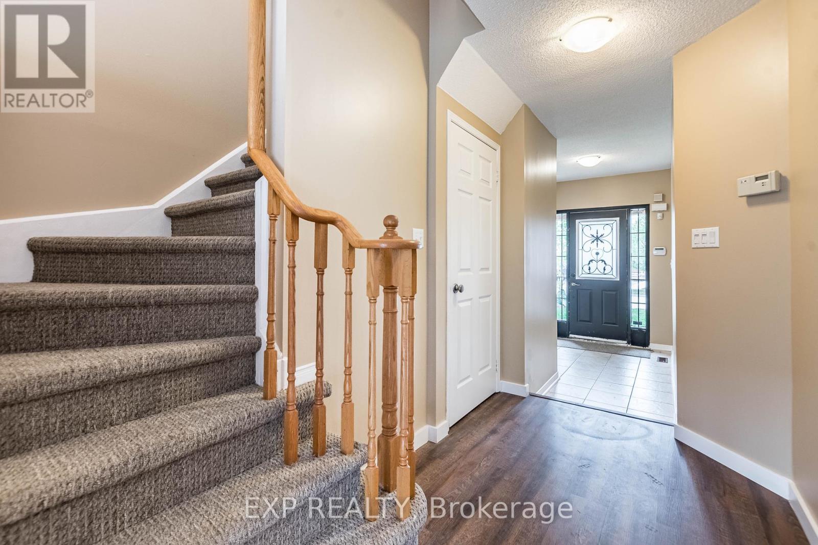 5848 Questman Hollow, Mississauga, Ontario  L5M 6P3 - Photo 5 - W12100462
