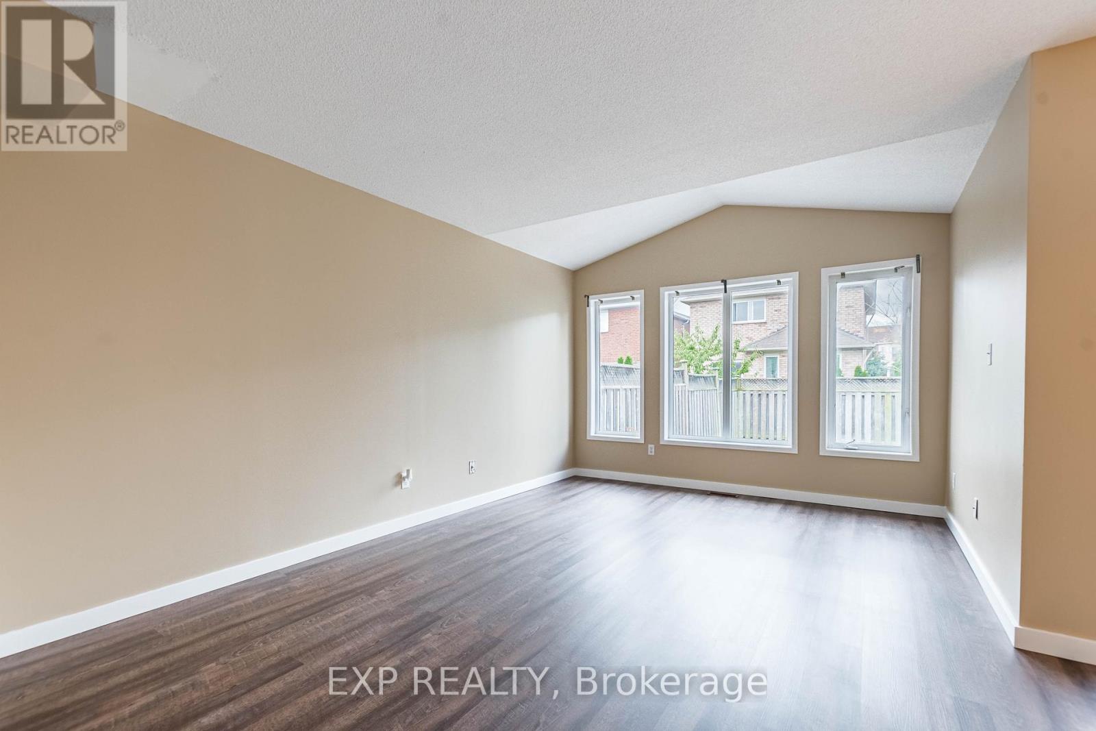 5848 Questman Hollow, Mississauga, Ontario  L5M 6P3 - Photo 8 - W12100462