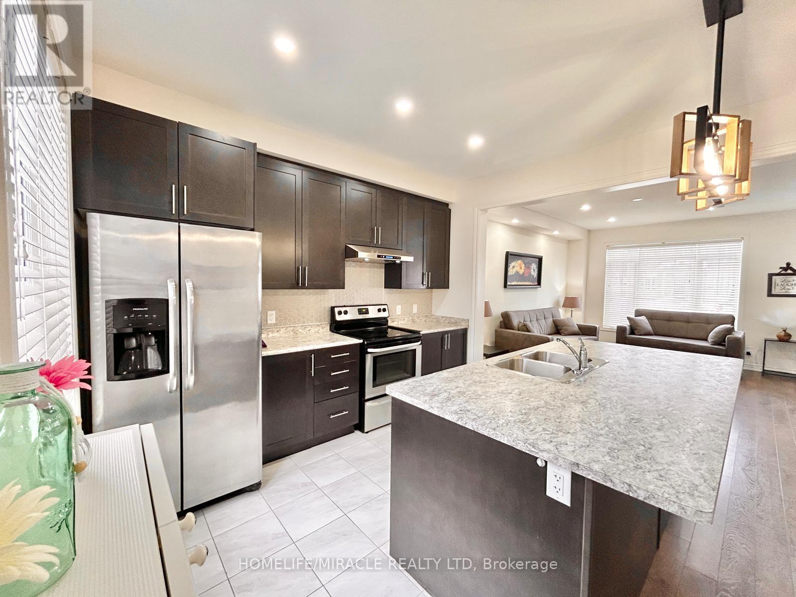 149 Remembrance Road, Brampton (Northwest Brampton), Ontario  L7A 3Y2 - Photo 13 - W12100497
