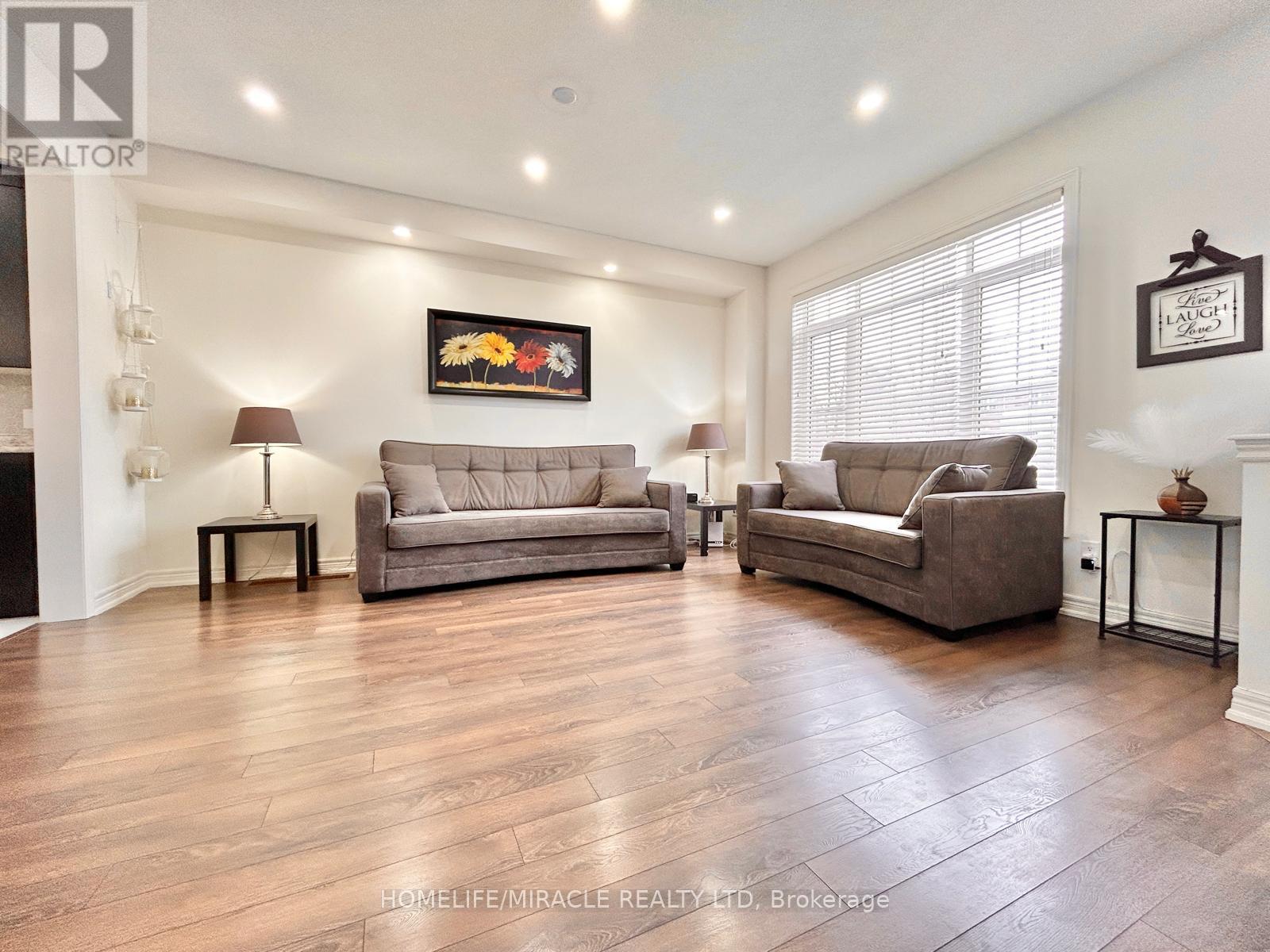 149 Remembrance Road, Brampton (Northwest Brampton), Ontario  L7A 3Y2 - Photo 3 - W12100497
