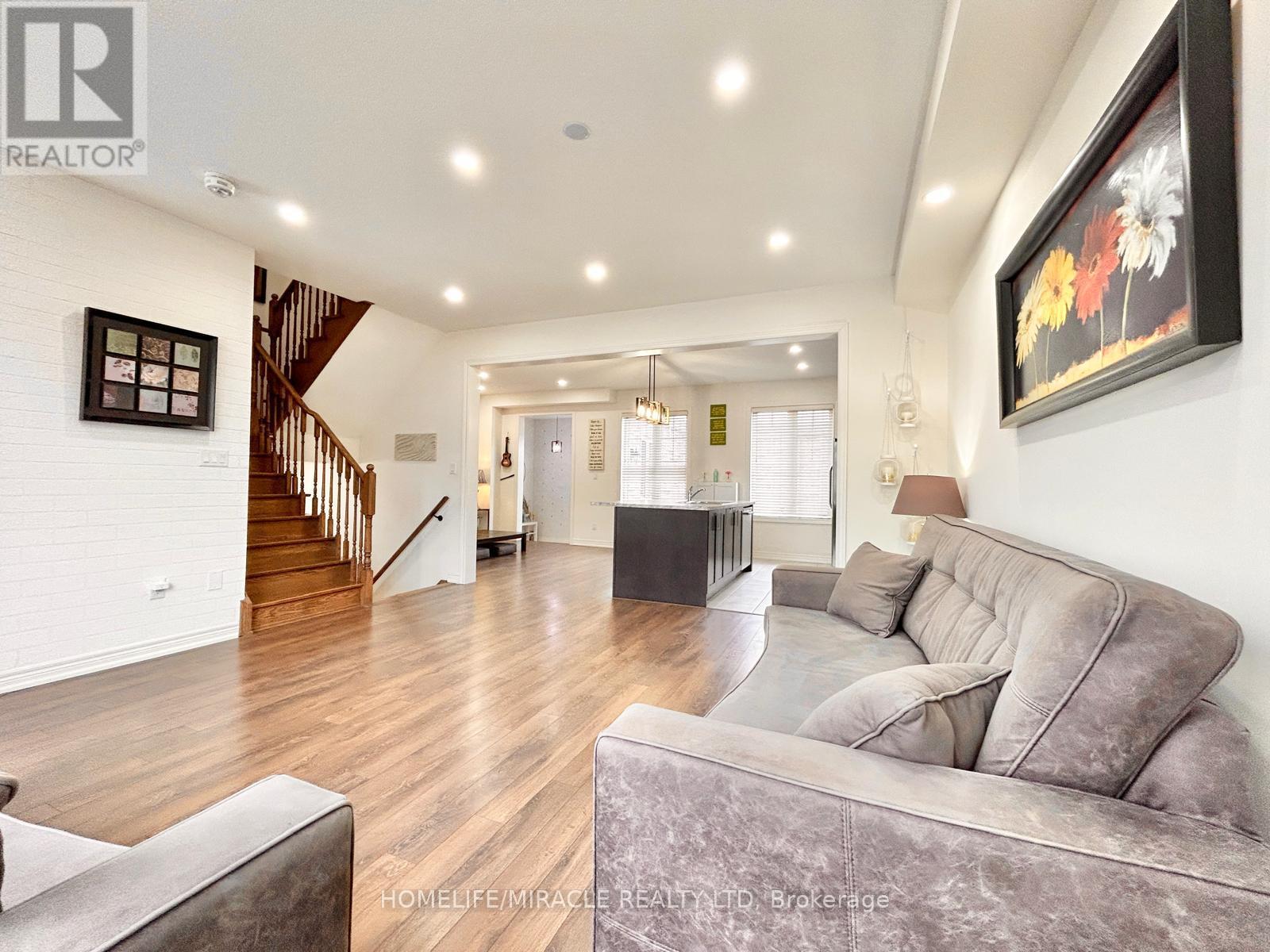 149 Remembrance Road, Brampton (Northwest Brampton), Ontario  L7A 3Y2 - Photo 6 - W12100497