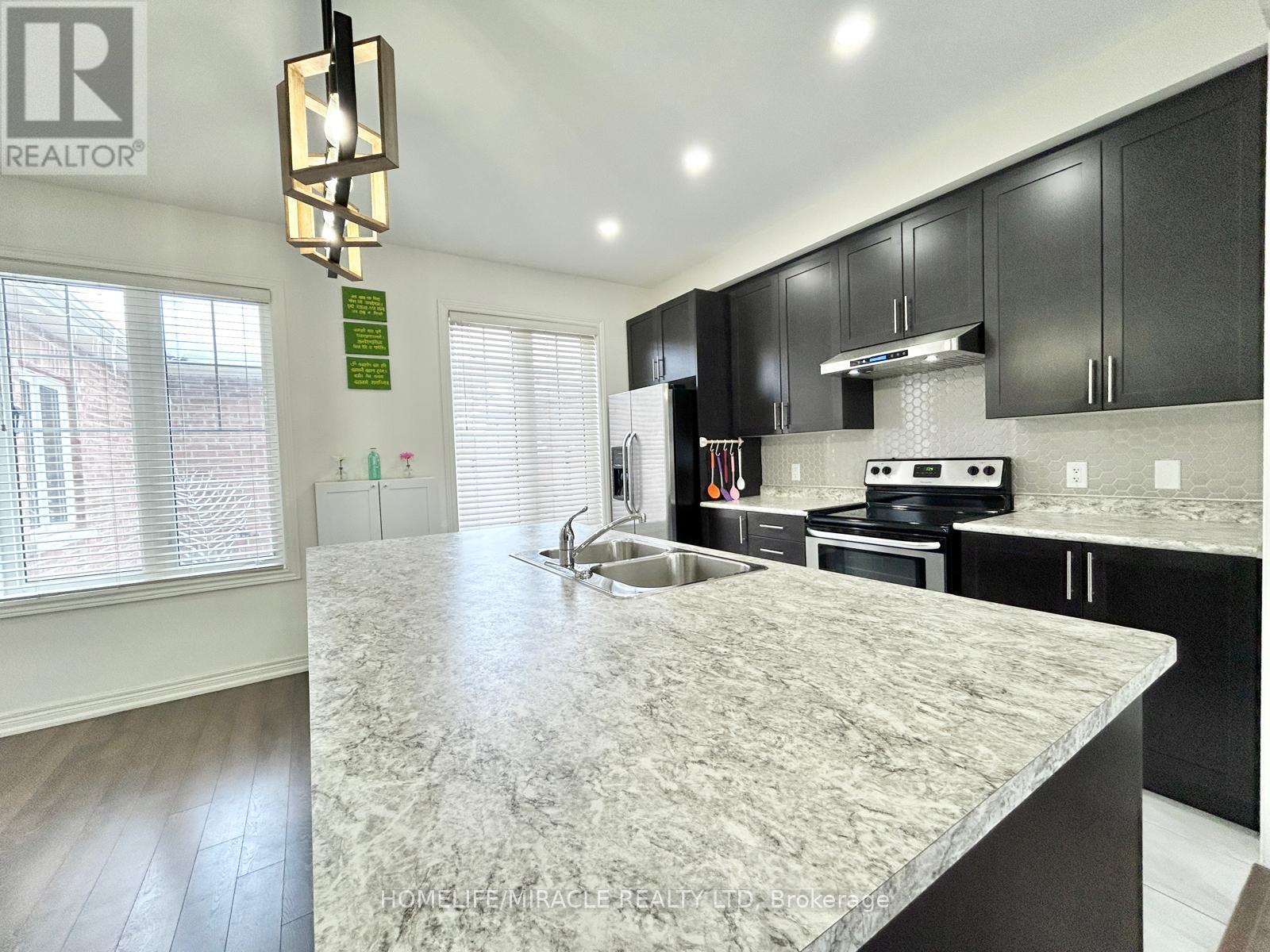149 Remembrance Road, Brampton (Northwest Brampton), Ontario  L7A 3Y2 - Photo 8 - W12100497