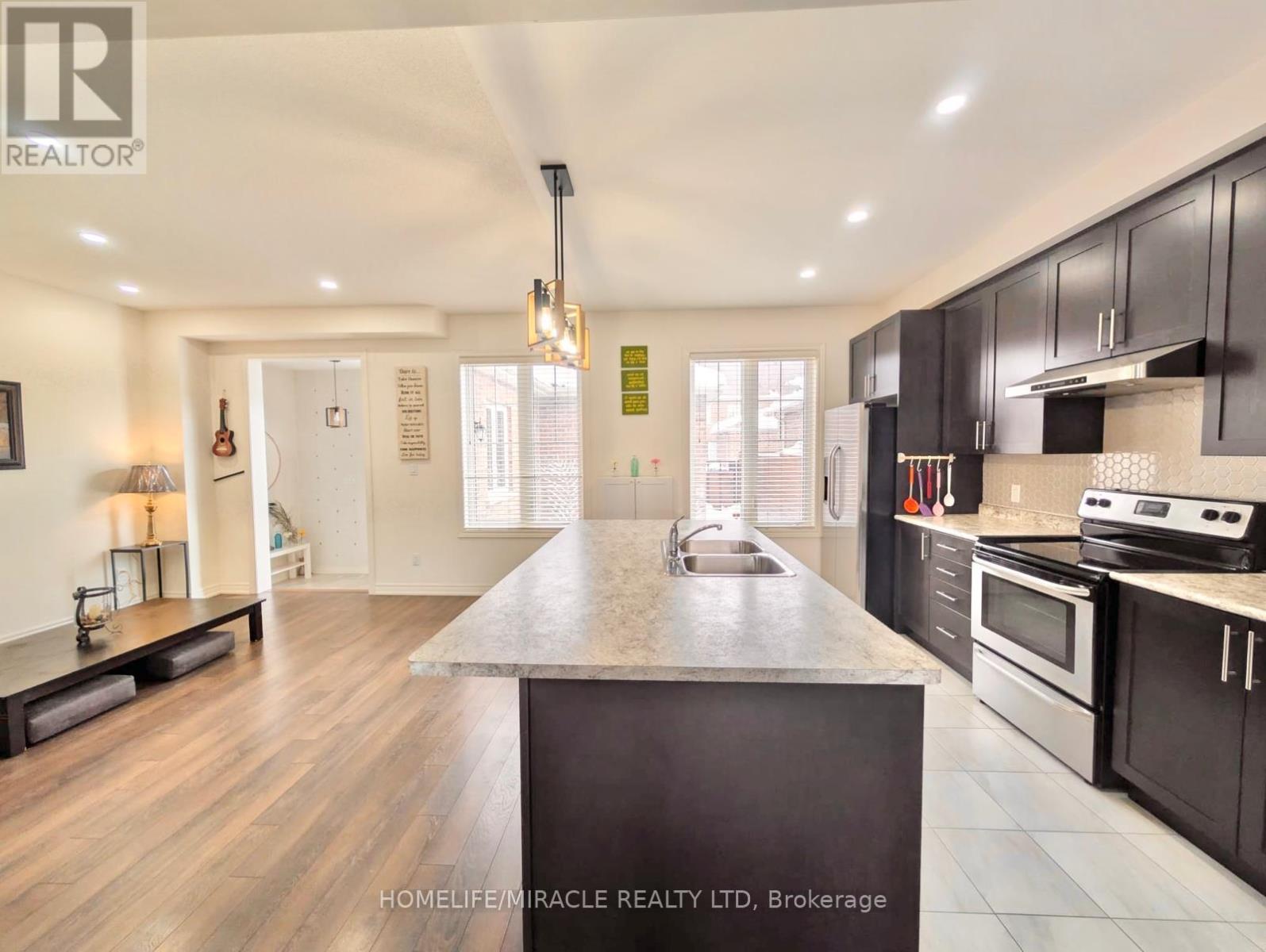 149 Remembrance Road, Brampton (Northwest Brampton), Ontario  L7A 3Y2 - Photo 9 - W12100497