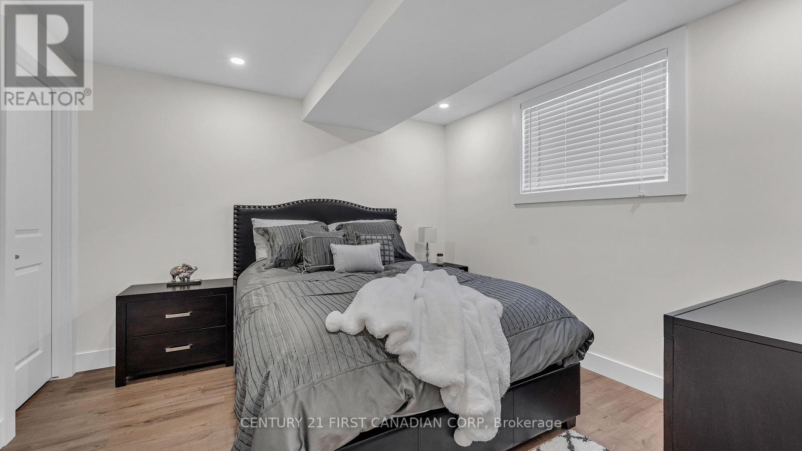 1318 Red Pine Crossing, London North, Ontario  N6G 0W1 - Photo 34 - X12100552