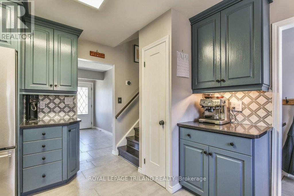 Photo 12 of 38 for 5 Aldborough Avenue