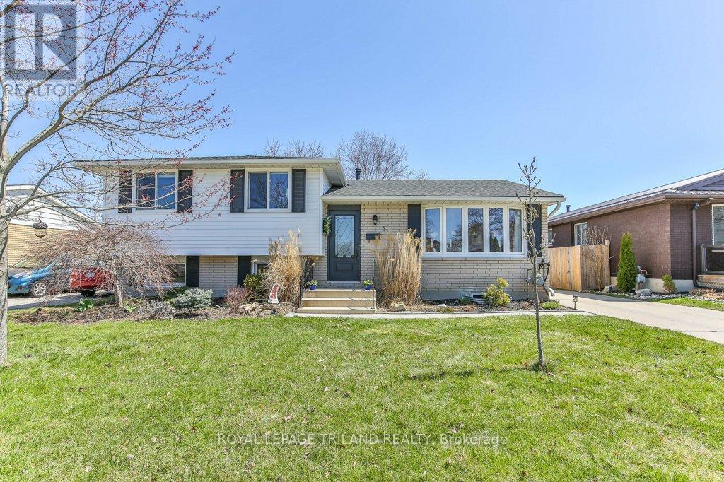Photo 2 of 38 for 5 Aldborough Avenue