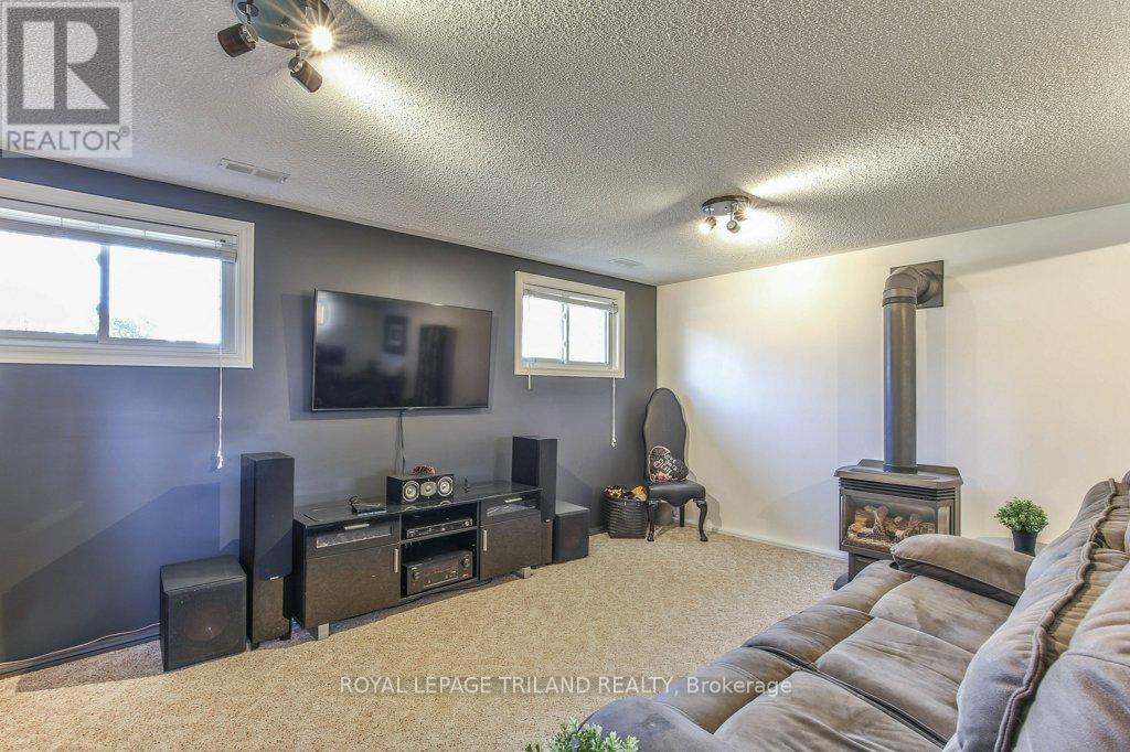 Photo 21 of 38 for 5 Aldborough Avenue