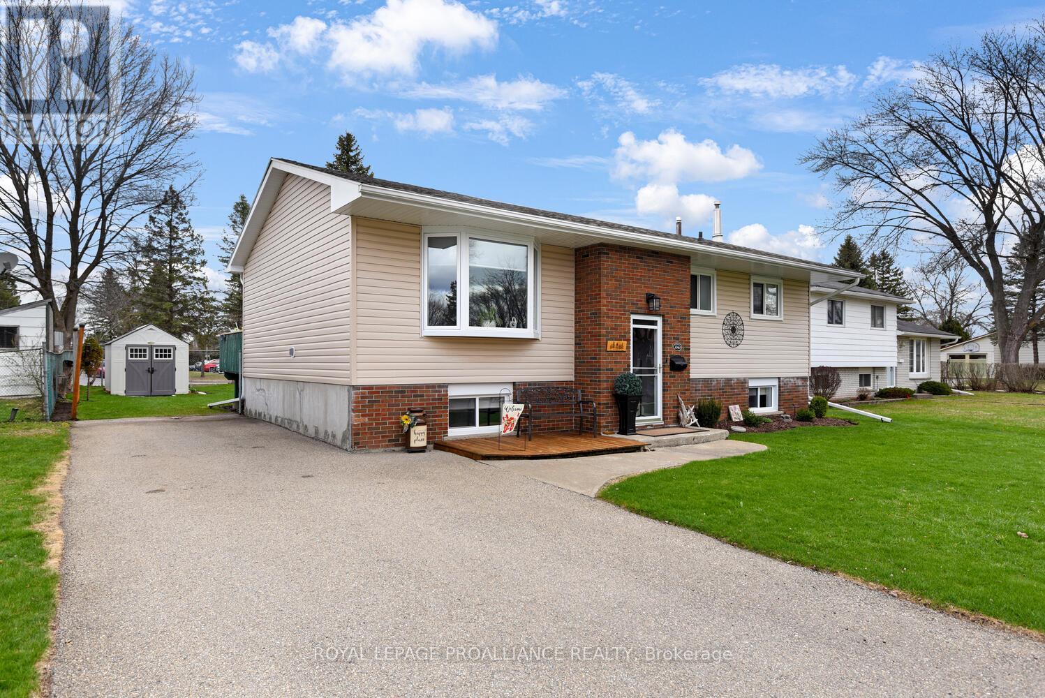 Property at 1343 BORDEN CRESCENT image 3