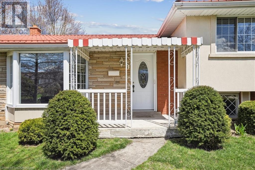 Property at 1 WESTVIEW Crescent image 3
