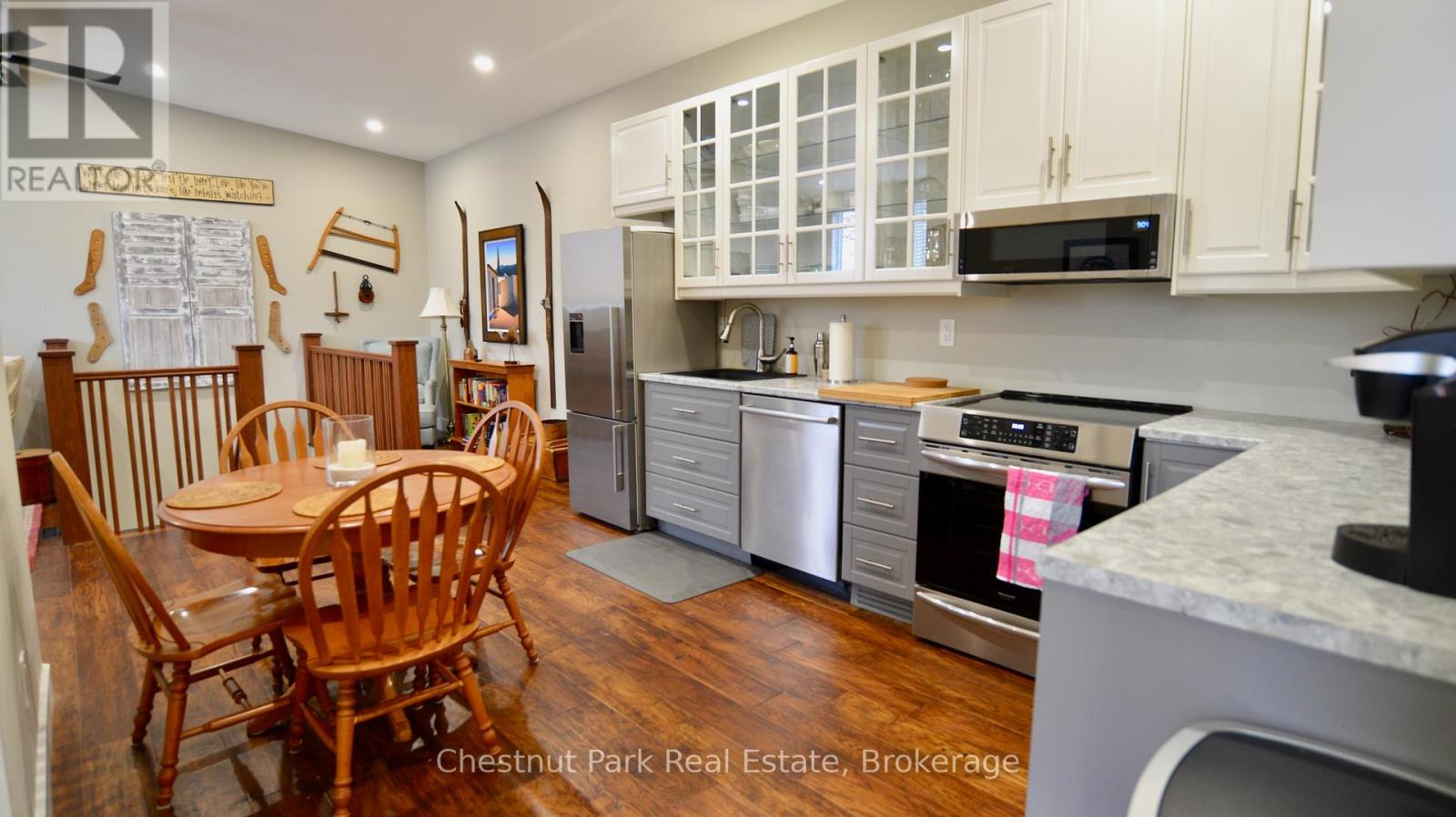 247 St Vincent Street, Meaford, Ontario  N4L 1C1 - Photo 8 - X12100550