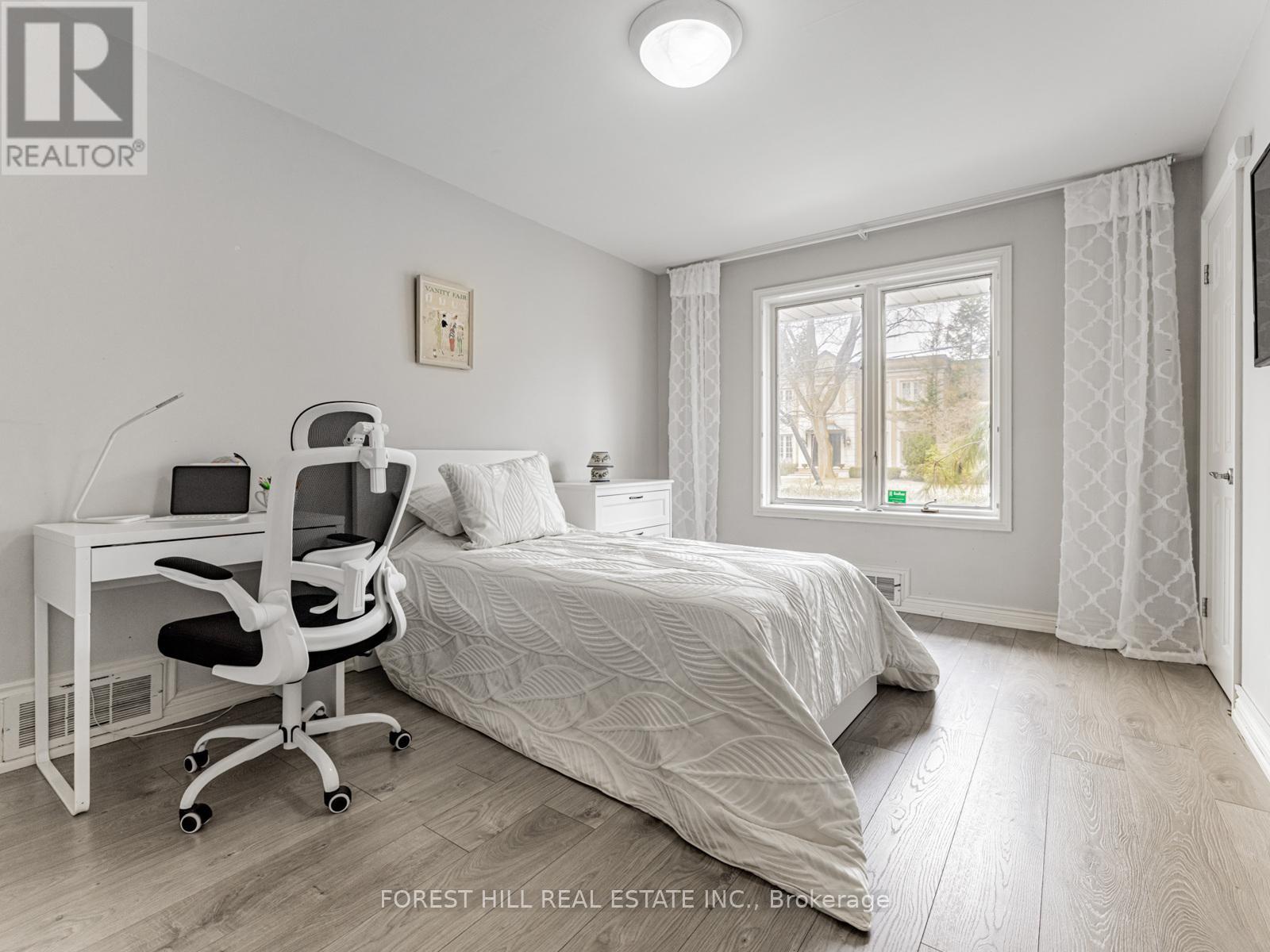 17 Vernham Avenue, Toronto, Ontario  M2L 2B1 - Photo 13 - C12100516