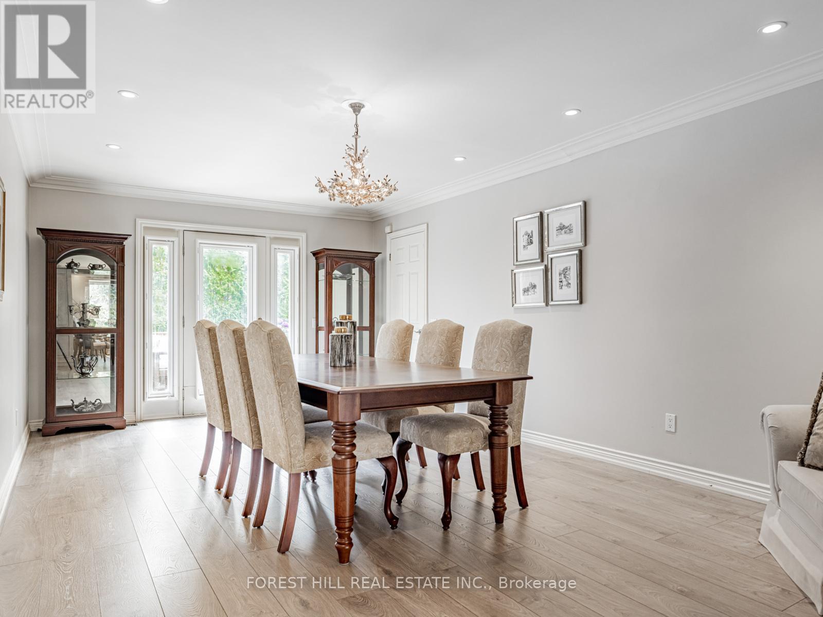 17 Vernham Avenue, Toronto, Ontario  M2L 2B1 - Photo 4 - C12100516