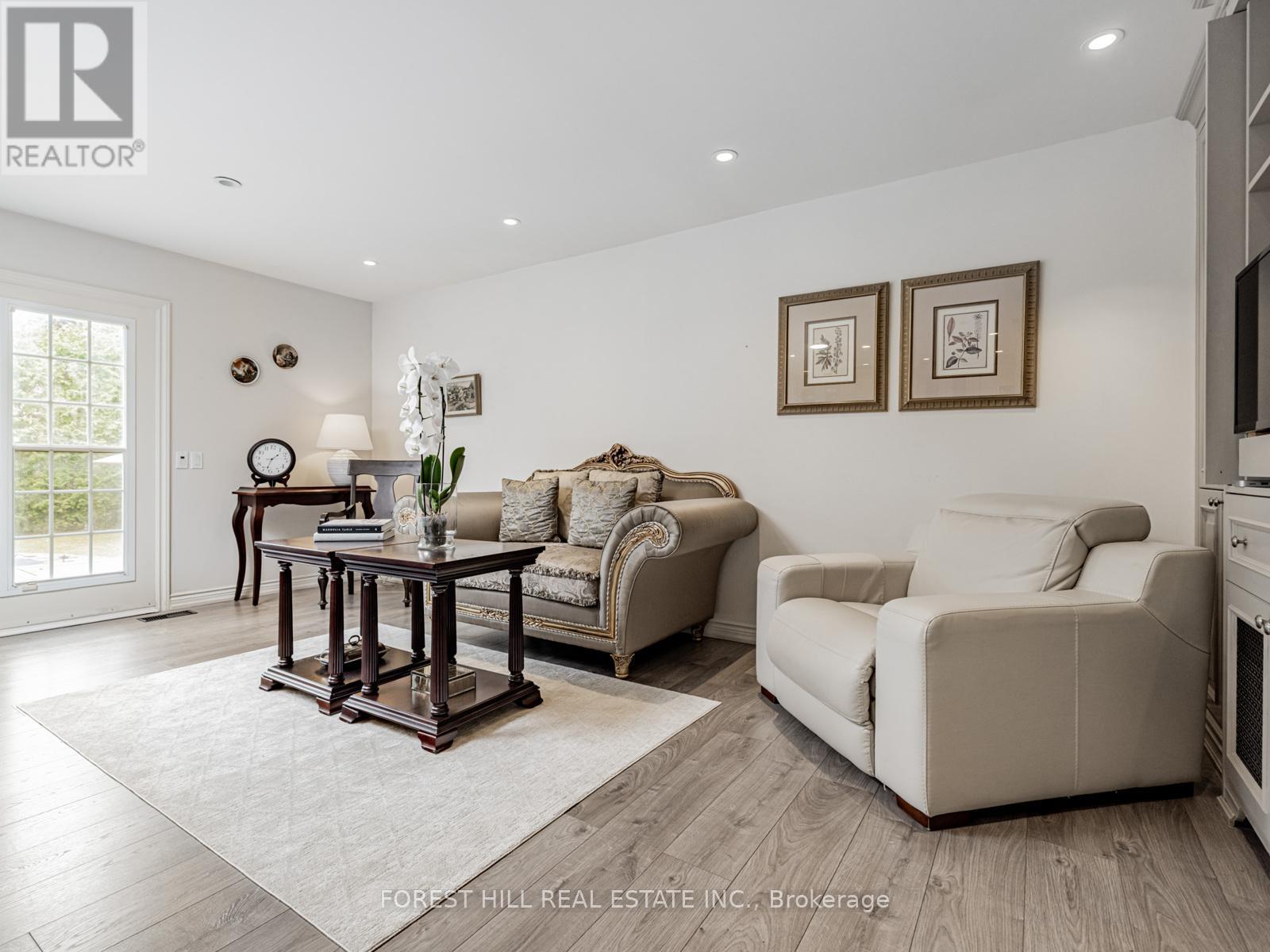17 Vernham Avenue, Toronto, Ontario  M2L 2B1 - Photo 5 - C12100516