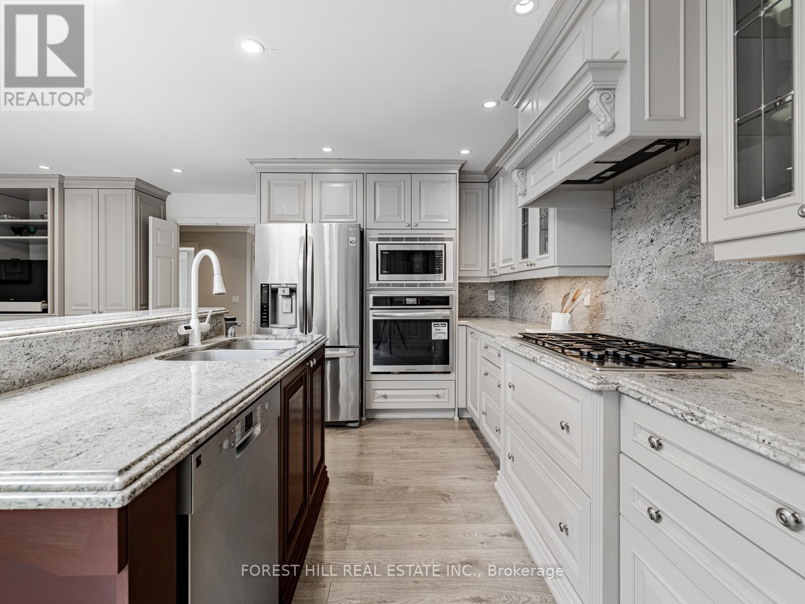 17 Vernham Avenue, Toronto, Ontario  M2L 2B1 - Photo 6 - C12100516