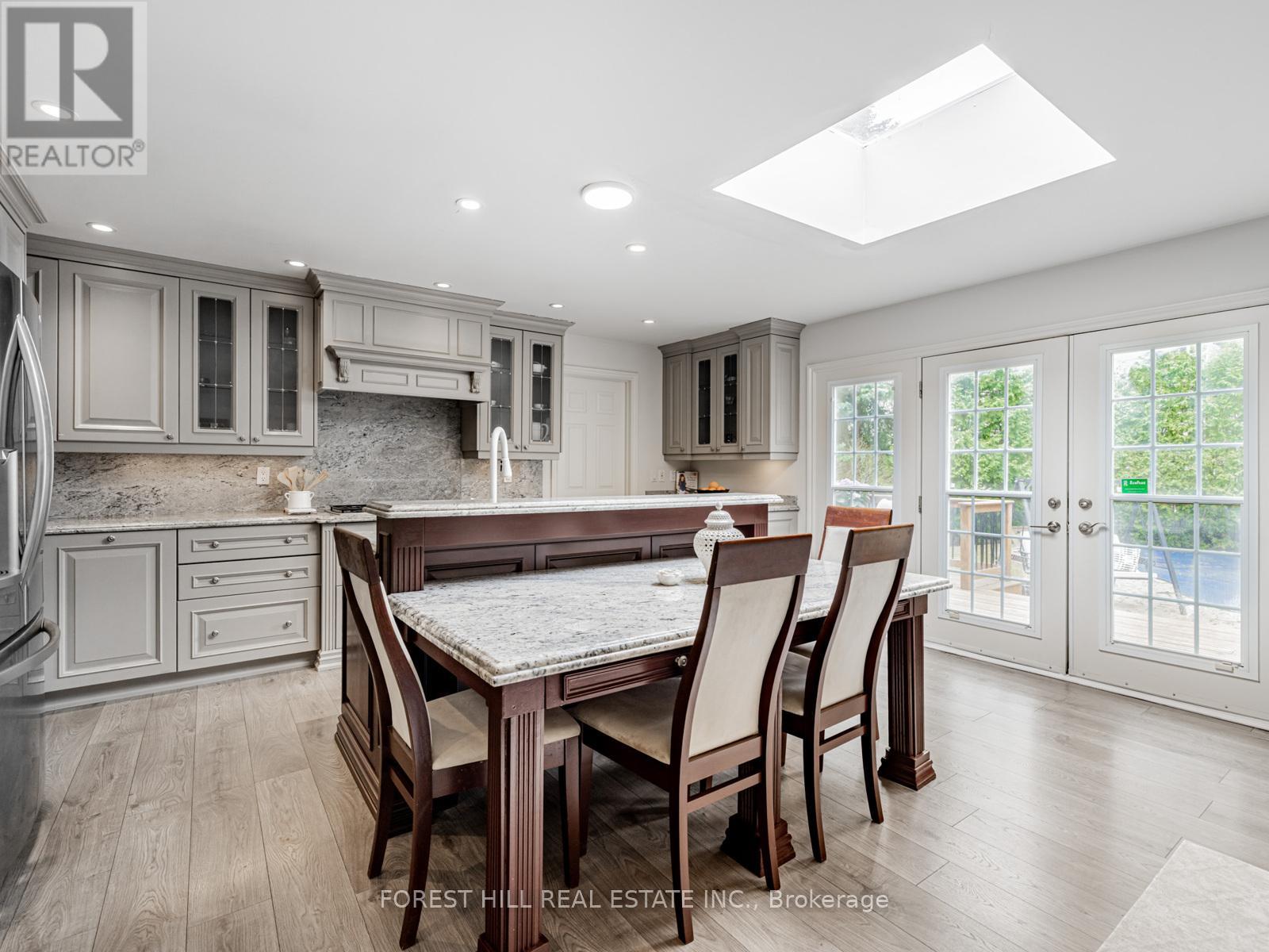 17 Vernham Avenue, Toronto, Ontario  M2L 2B1 - Photo 7 - C12100516