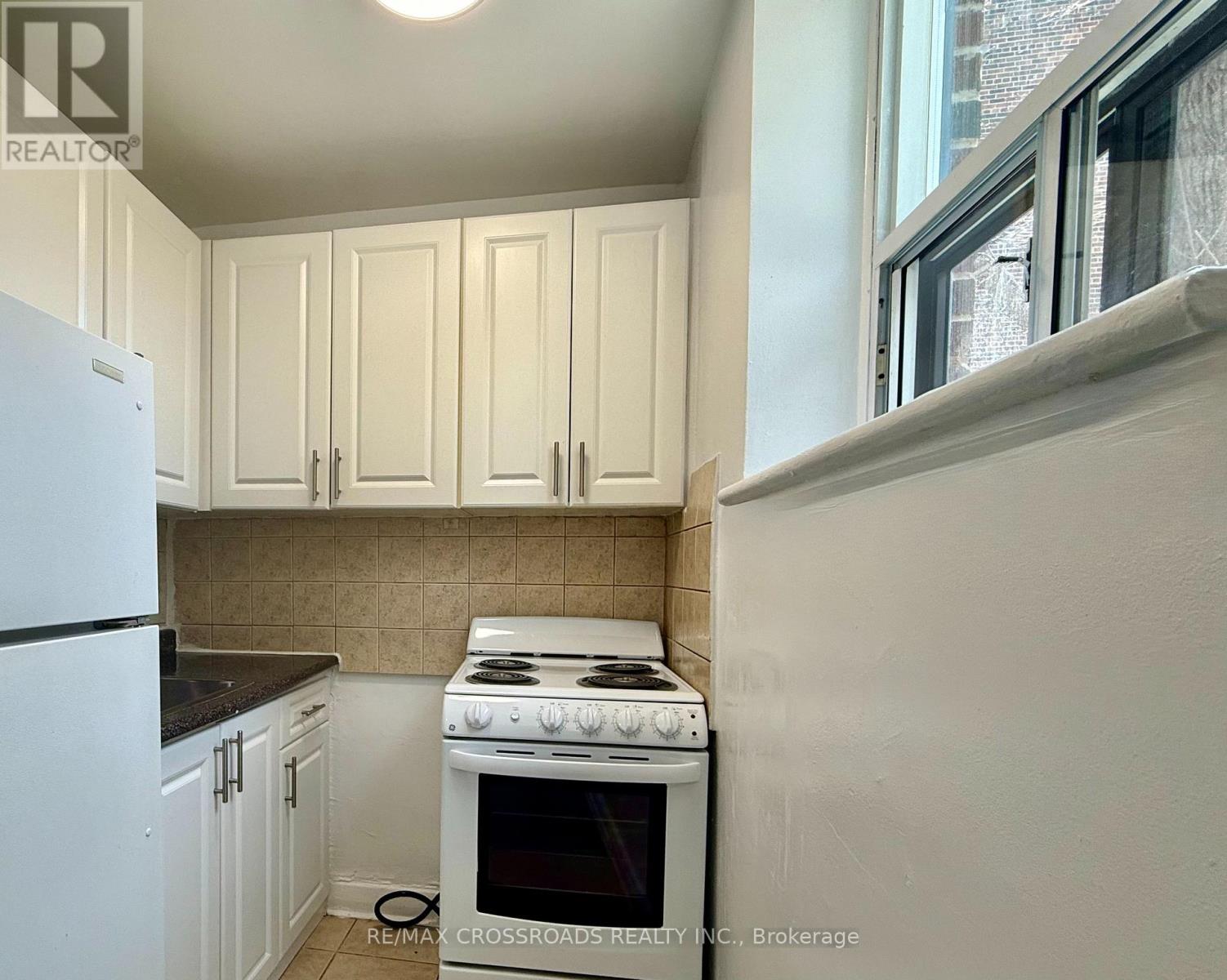 B4 - 2770 Yonge Street, Toronto, Ontario  M4N 2J3 - Photo 8 - C12100607