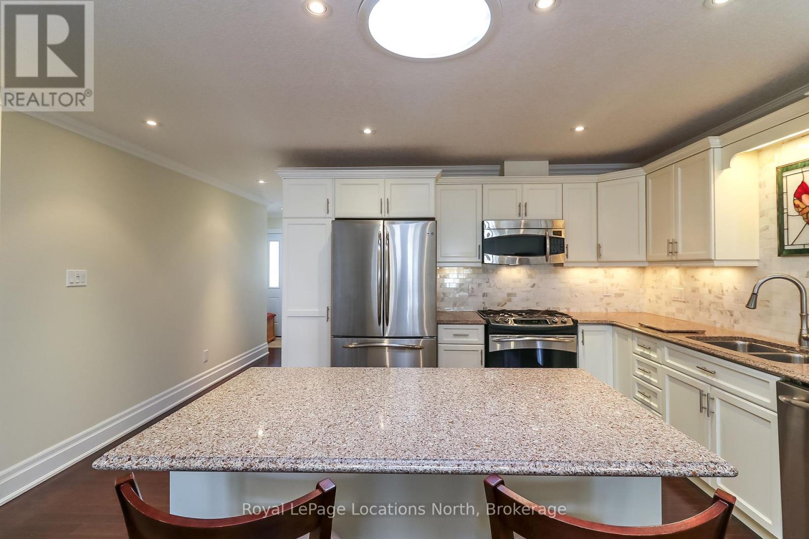 64 Greenway Drive, Wasaga Beach, Ontario  L9Z 2W9 - Photo 17 - S12073681