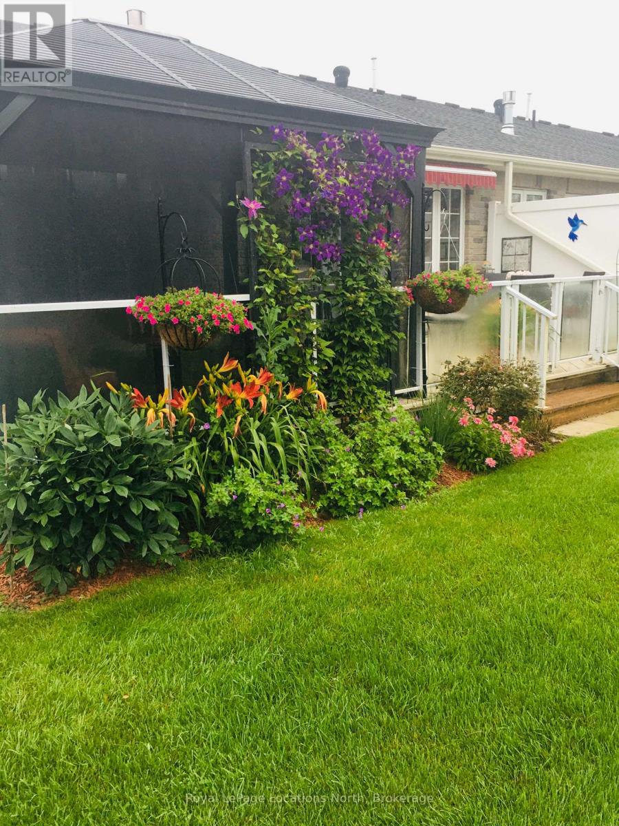 64 Greenway Drive, Wasaga Beach, Ontario  L9Z 2W9 - Photo 8 - S12073681