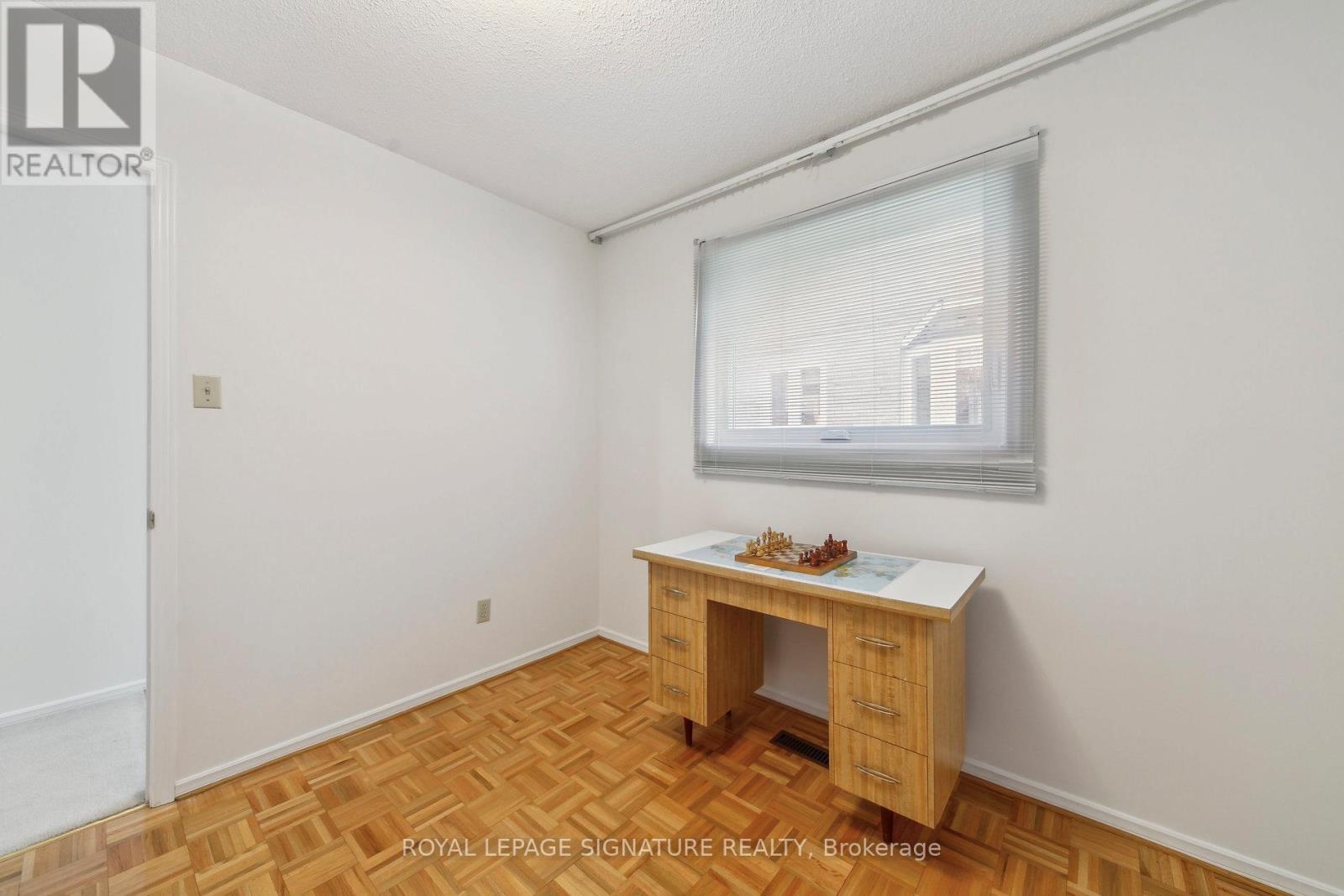 1613 Lewes Way, Mississauga, Ontario  L4W 3H5 - Photo 20 - W12100584