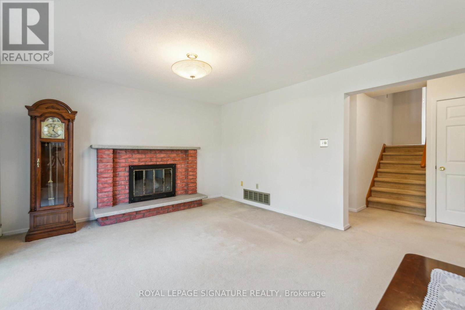 1613 Lewes Way, Mississauga, Ontario  L4W 3H5 - Photo 22 - W12100584