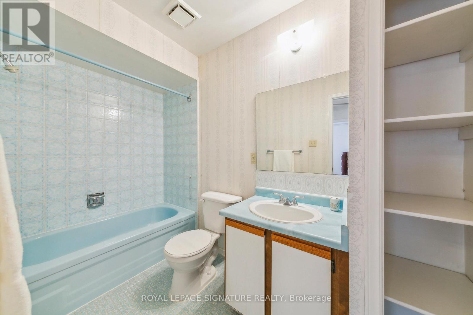 1613 Lewes Way, Mississauga, Ontario  L4W 3H5 - Photo 35 - W12100584
