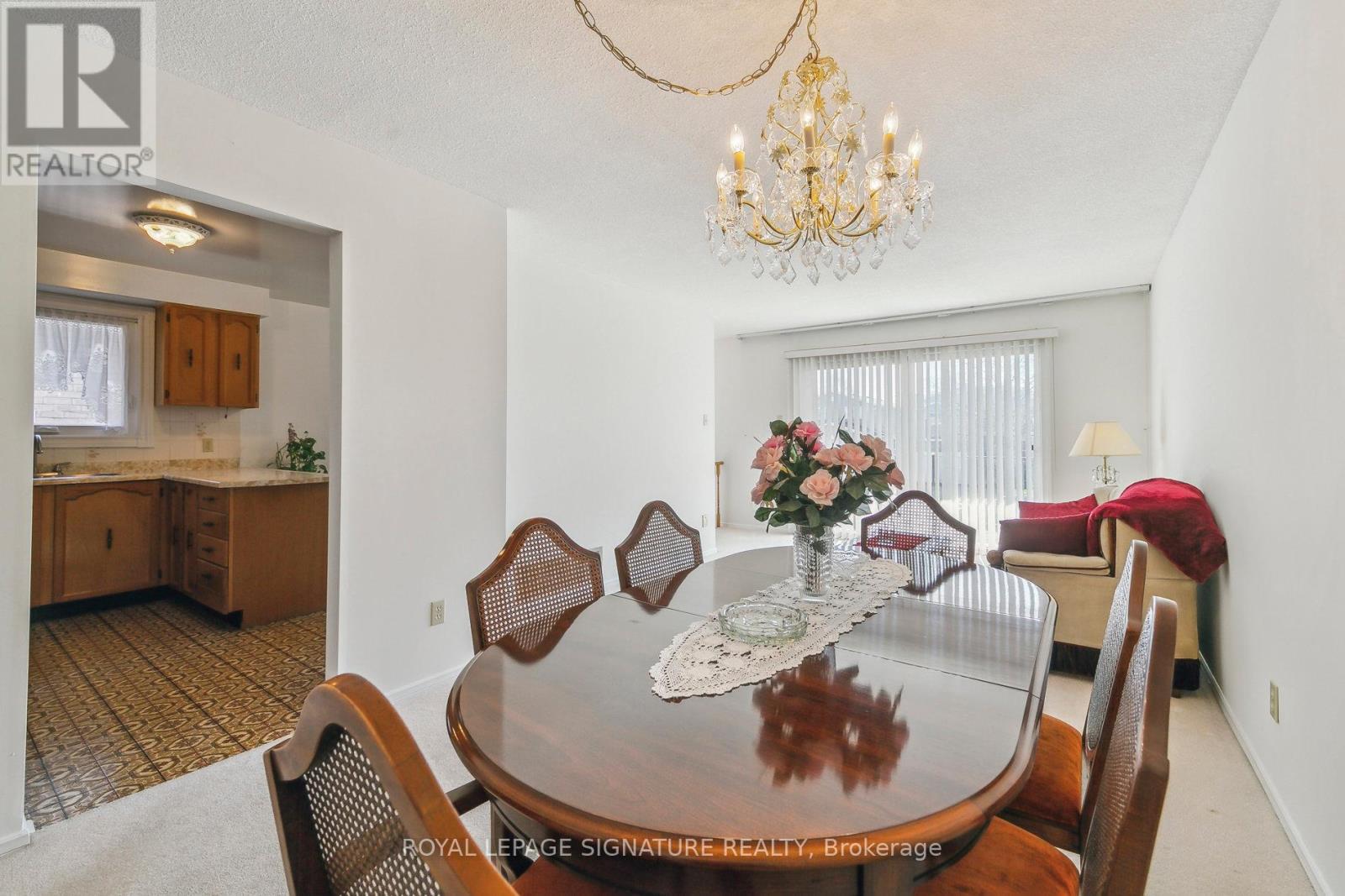 1613 Lewes Way, Mississauga, Ontario  L4W 3H5 - Photo 9 - W12100584