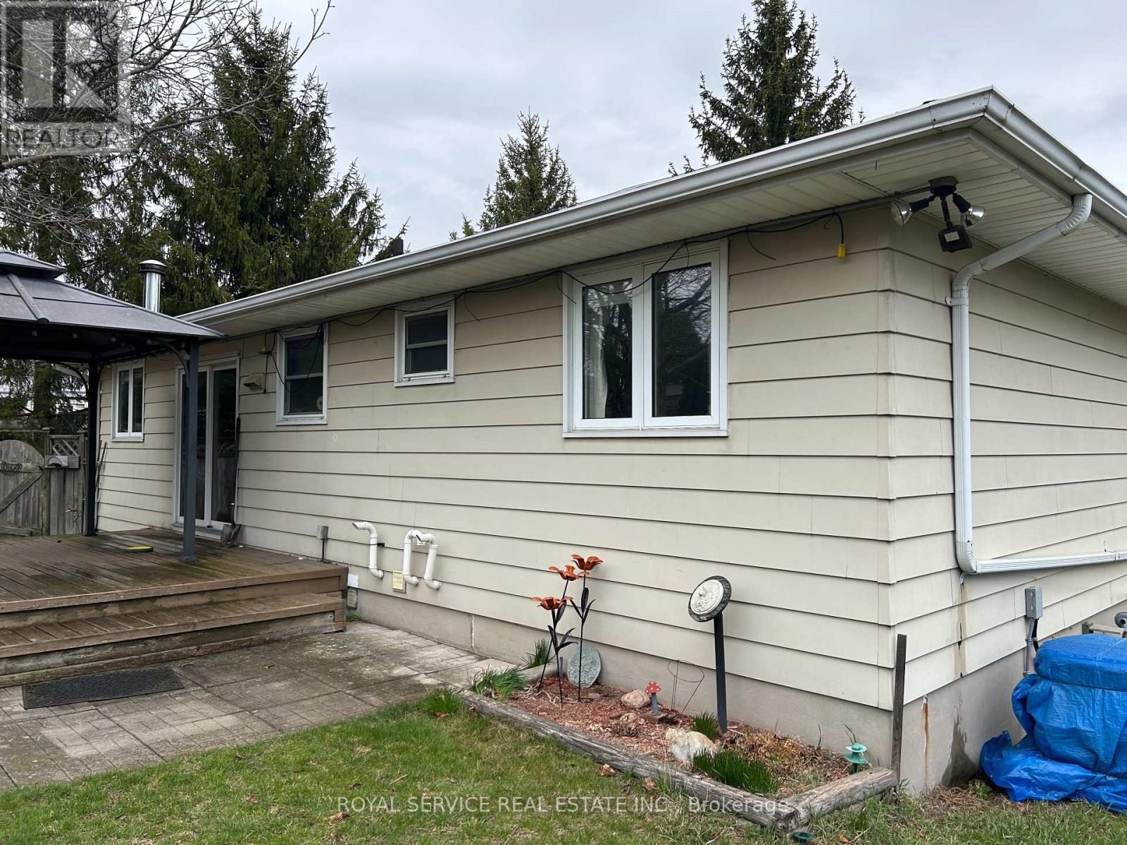 15 Payne Crescent, Port Hope, Ontario  L1A 3Y3 - Photo 4 - X12100652