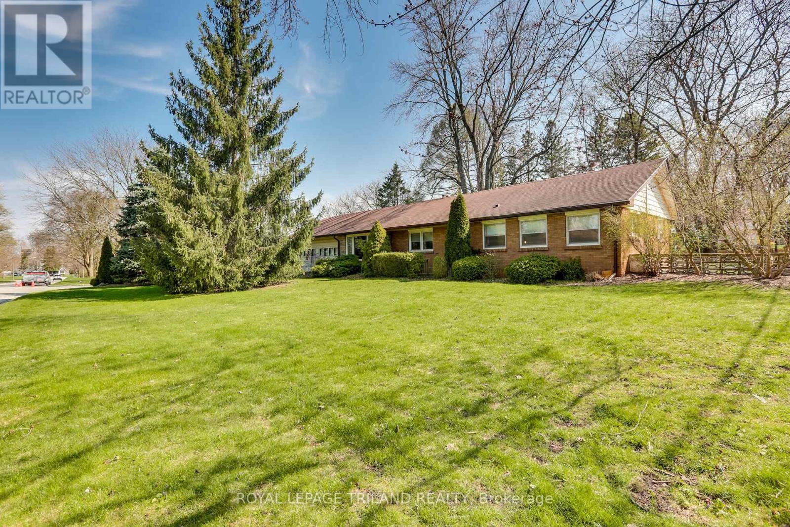 Photo 2 of 47 for 392 Colville Boulevard