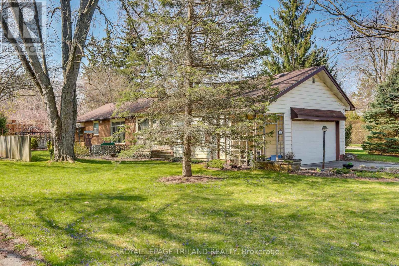 Photo 3 of 47 for 392 Colville Boulevard