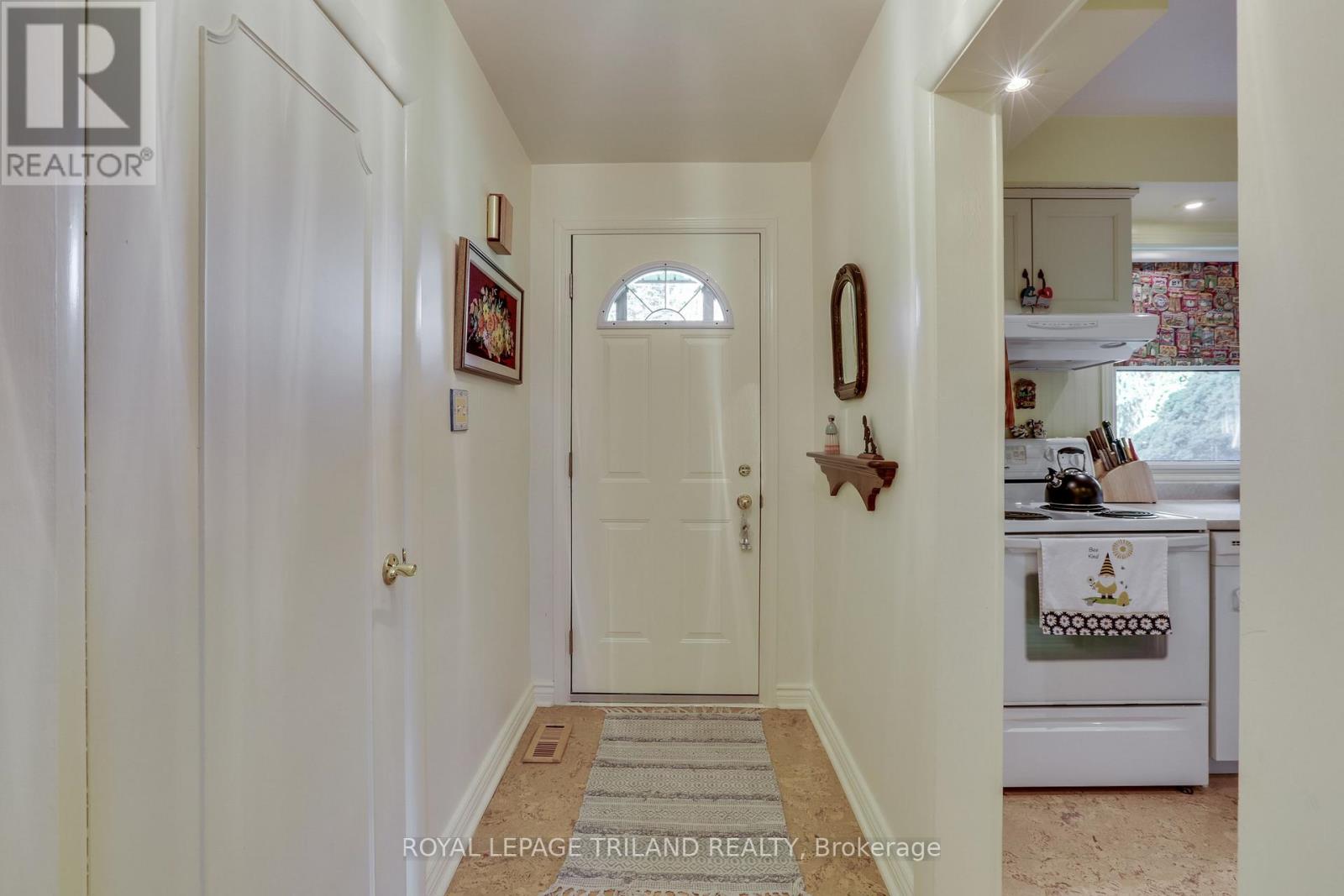 Photo 5 of 47 for 392 Colville Boulevard