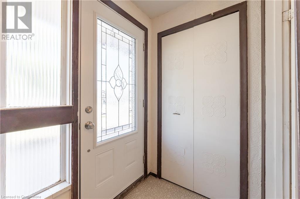 181 Burrwood Drive, Hamilton, Ontario  L9C 3T3 - Photo 4 - 40709954