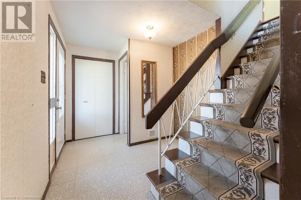 181 Burrwood Drive, Hamilton, Ontario  L9C 3T3 - Photo 5 - 40709954