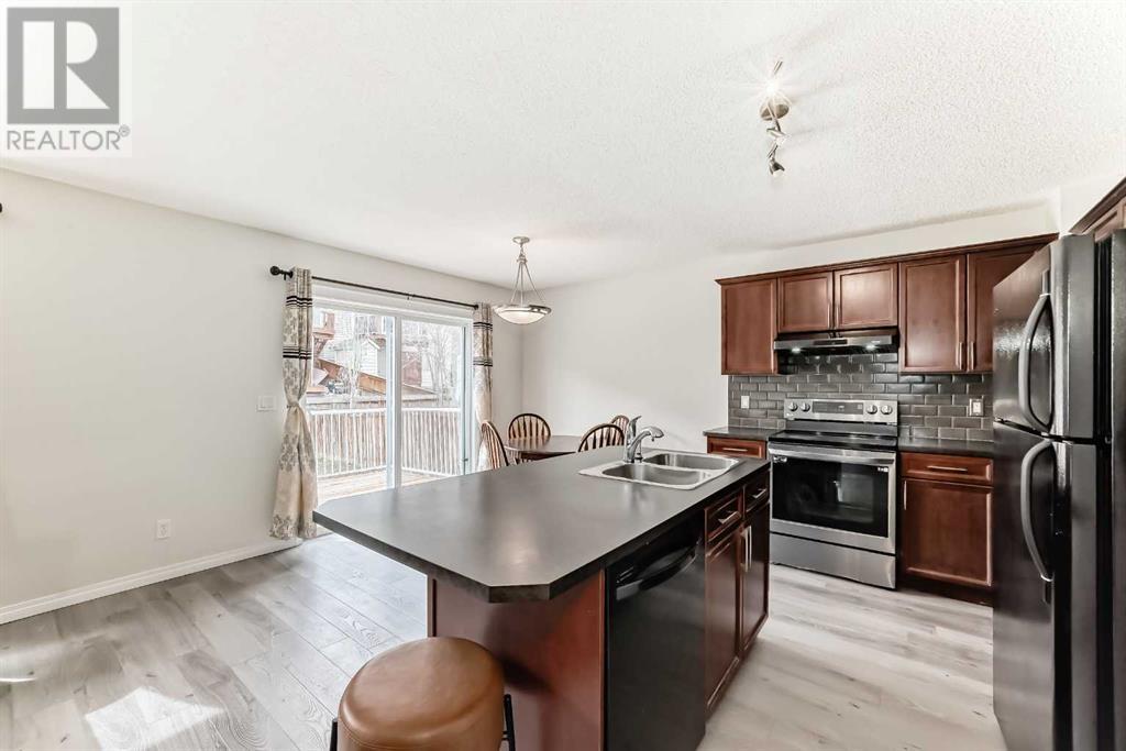 Property at 220 Royal Elm Road NW image 4