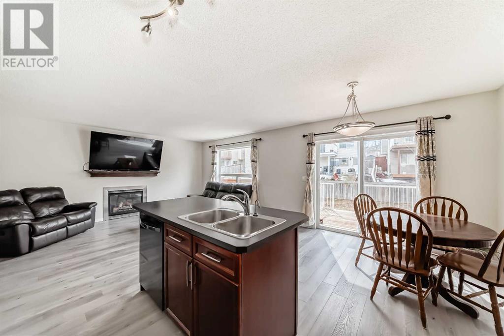Property at 220 Royal Elm Road NW image 5