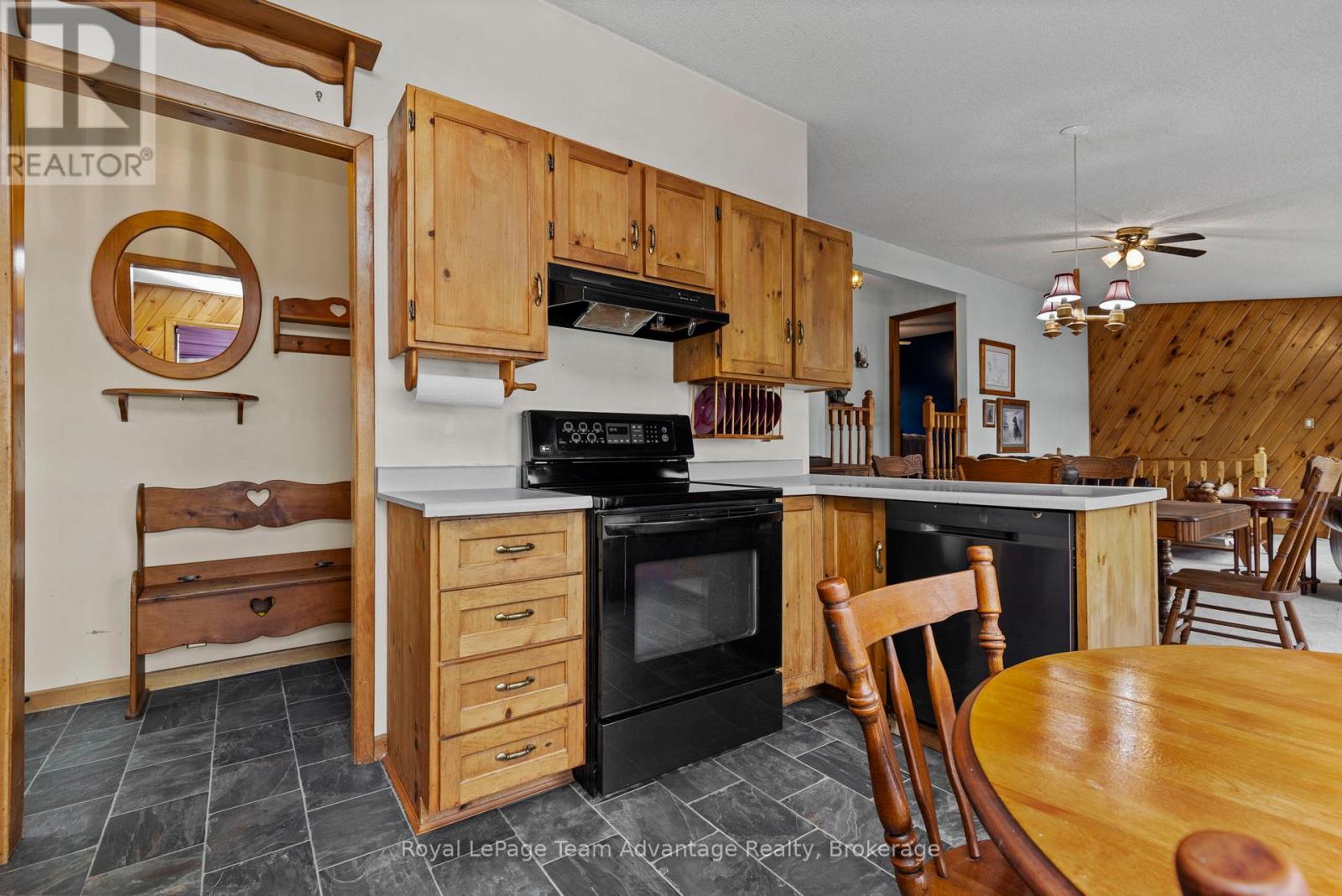 9 Smithpine Crescent, Mckellar, Ontario  P2A 2W7 - Photo 5 - X12100662