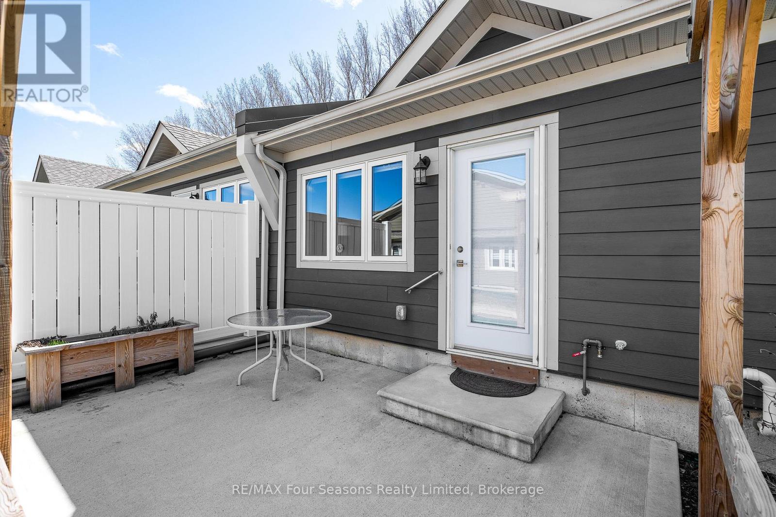 120 Warbler Way, Blue Mountains, Ontario  N0H 2P0 - Photo 8 - X12100698
