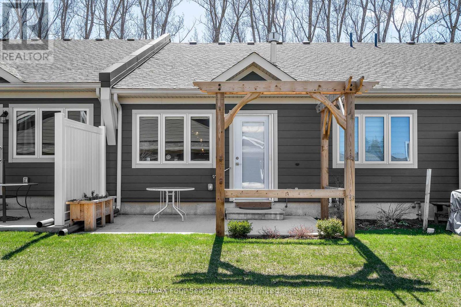 120 Warbler Way, Blue Mountains, Ontario  N0H 2P0 - Photo 9 - X12100698