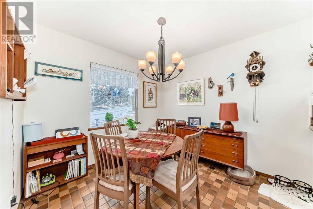 5624 Ladbrooke Drive Sw, Calgary, Alberta  T3E 5X8 - Photo 10 - A2205451