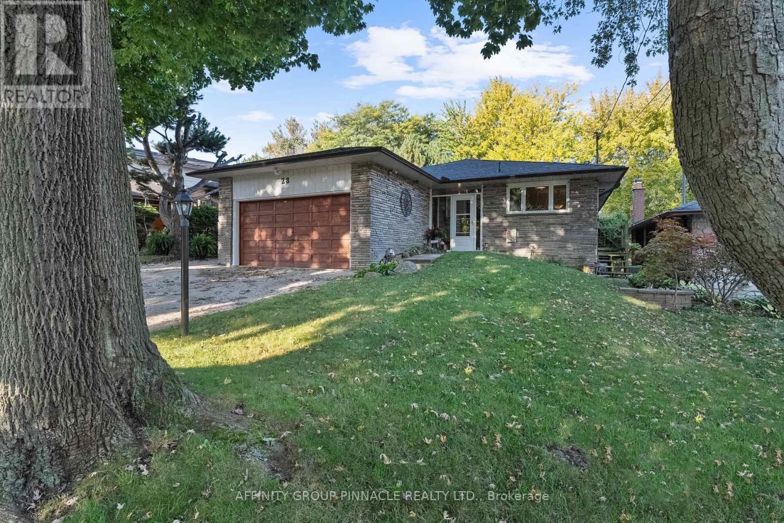 Property at 28 LANDFAIR CRESCENT image 1